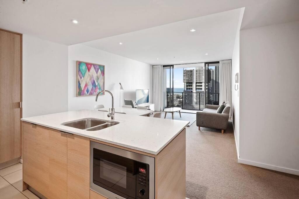 Broadbeach Apartment Level 10 With Beach Views Gold Coast Kültér fotó